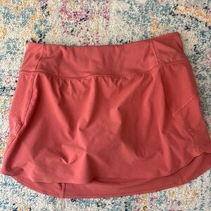 Athleta - run with it short / skirt - large (L)